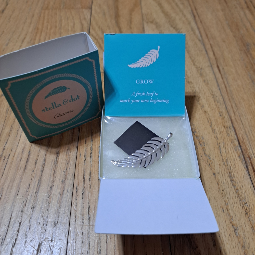 Stella & Dot Silver Feather Pendant